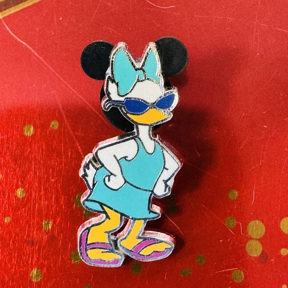 Daisy Duck Disney Trading Pin Cool Characters Collectible Sunglasses Summer